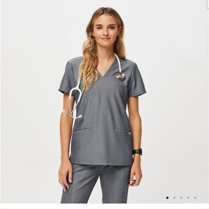 FIGS Casma Three Pocket Scrub Top Size Medium